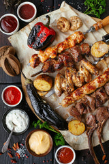 Mediterrâneo — tábua com burrata, presunto cru, focaccia e azeite
